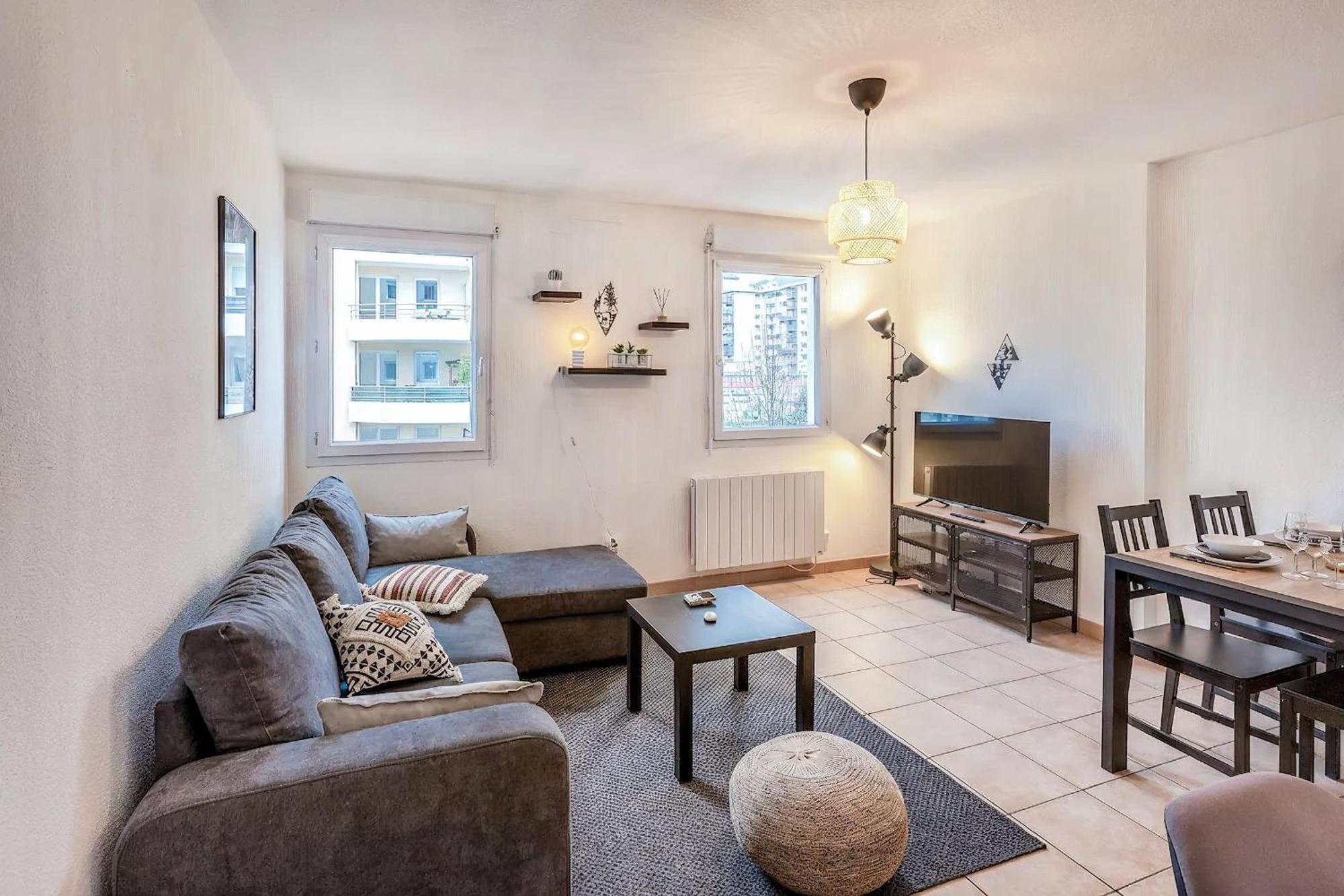 Superbe Appartement - Parking Gratuit - 4 Personnes Chambéry Esterno foto