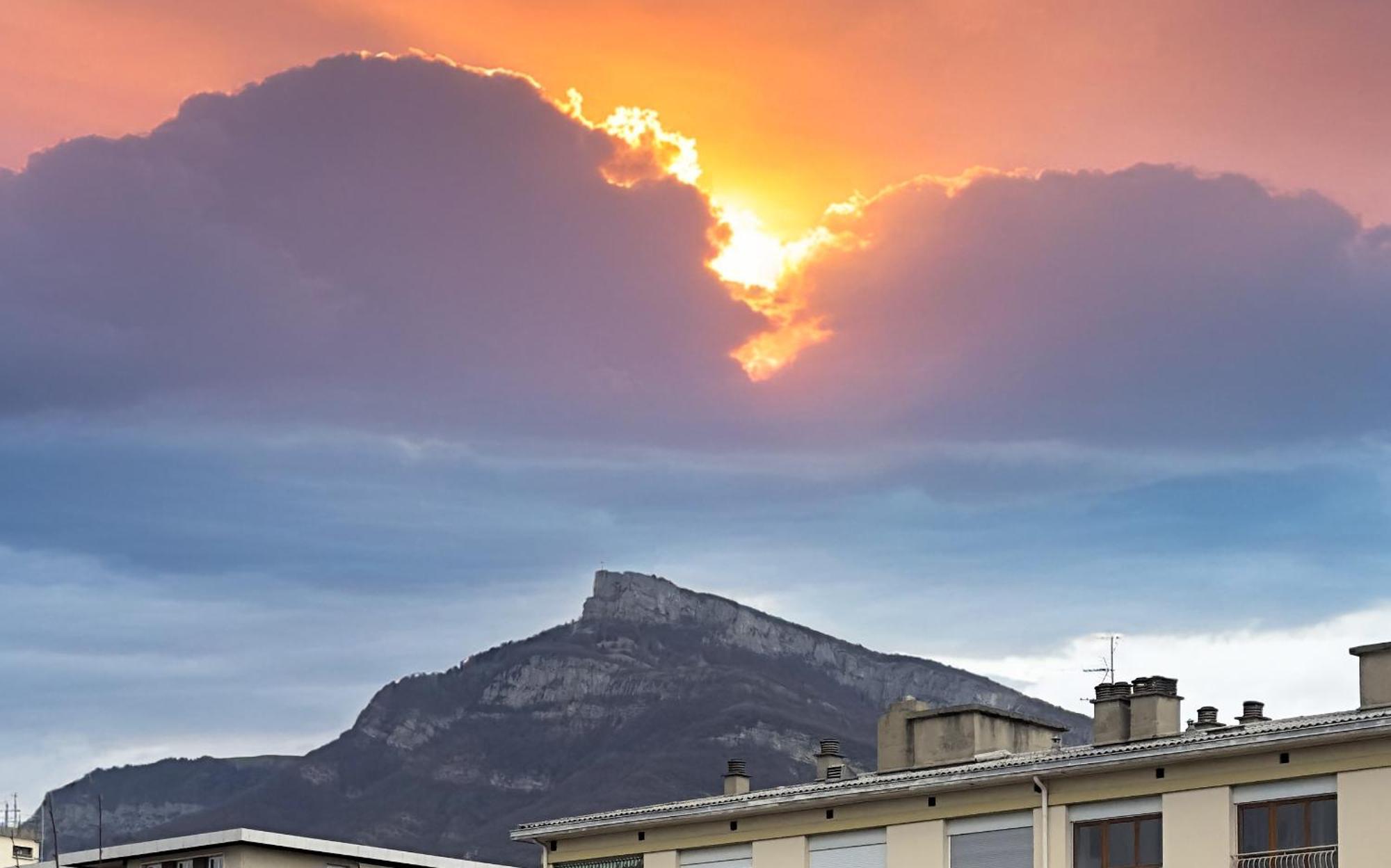 Superbe Appartement - Parking Gratuit - 4 Personnes Chambéry Esterno foto