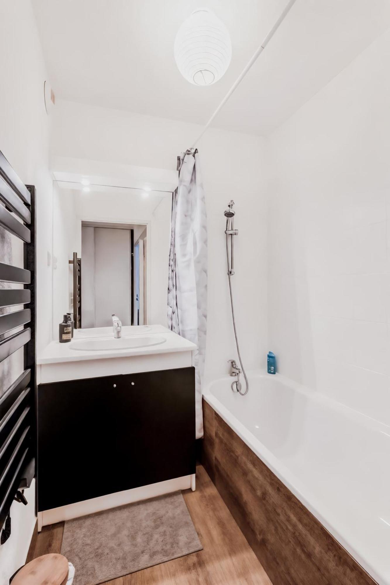 Superbe Appartement - Parking Gratuit - 4 Personnes Chambéry Esterno foto